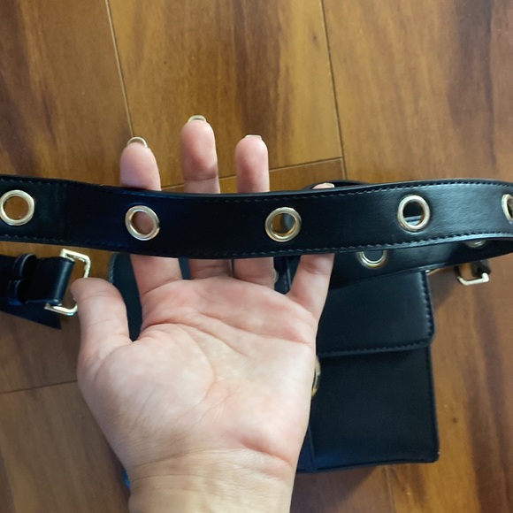 tiny black shoulder bag with adjustable strap - Picture 4 of 5